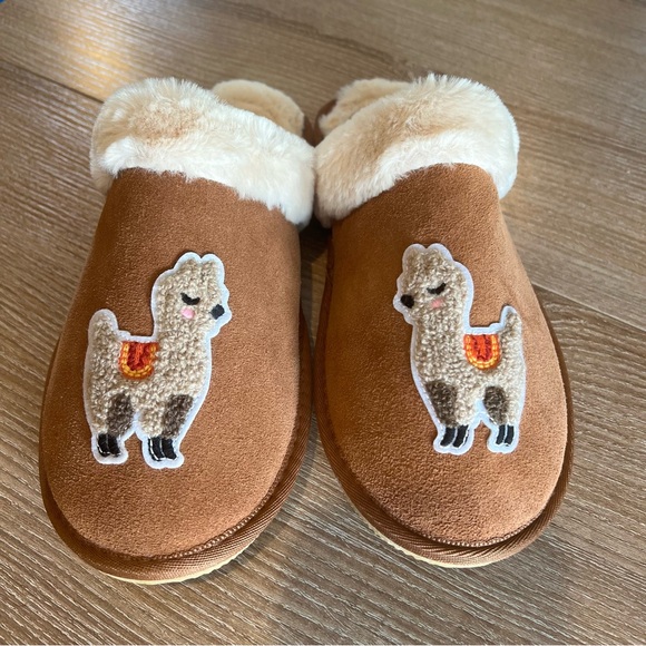 Womens Soludos Faux Fur Slippers Llama Cozy Tan Size 8 (these run a size small) - Picture 1 of 2